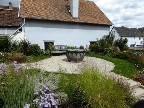 der gemütliche Pfarrgarten in Petterweil